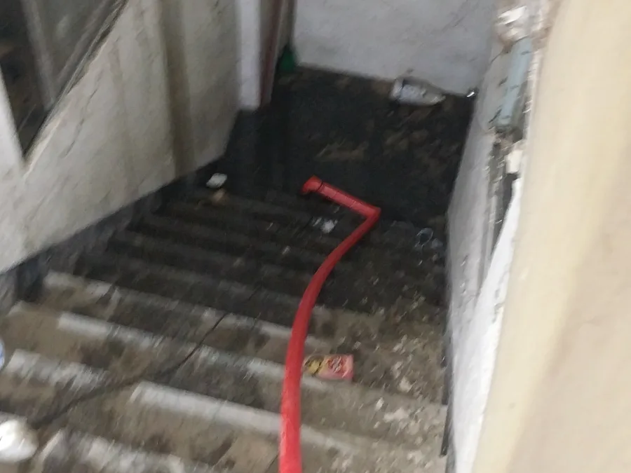 쌍문동 인근 상담 참고용 반지하 출입구까지 찬 하수